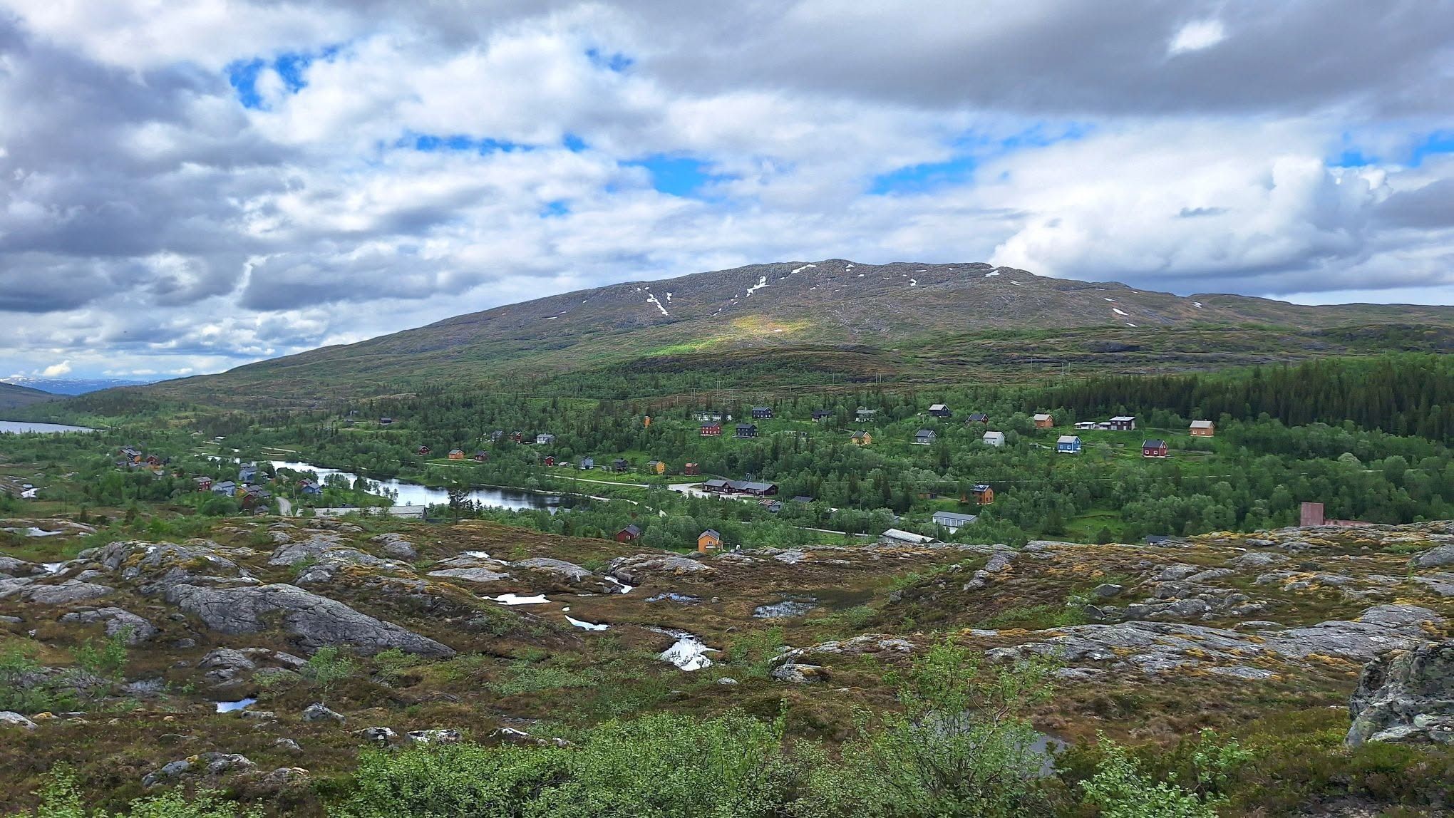 Utsikt over Skorovas og fjellene